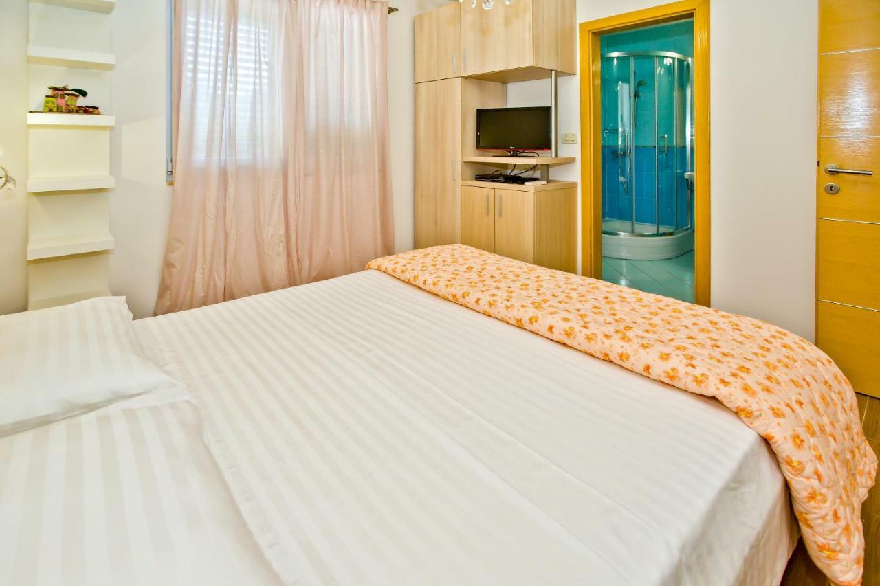 Island Hvar Seaside Levanda With Beach, Pool & Seaview *