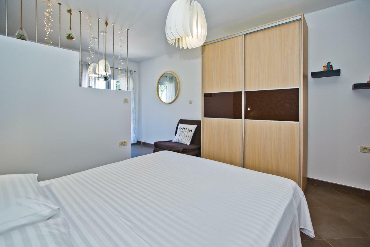 Island Hvar Seaside Levanda With Beach, Pool & Seaview Appartamento Hvar Town