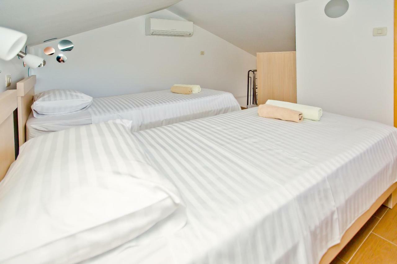 Island Hvar Seaside Levanda With Beach, Pool & Seaview Apartment